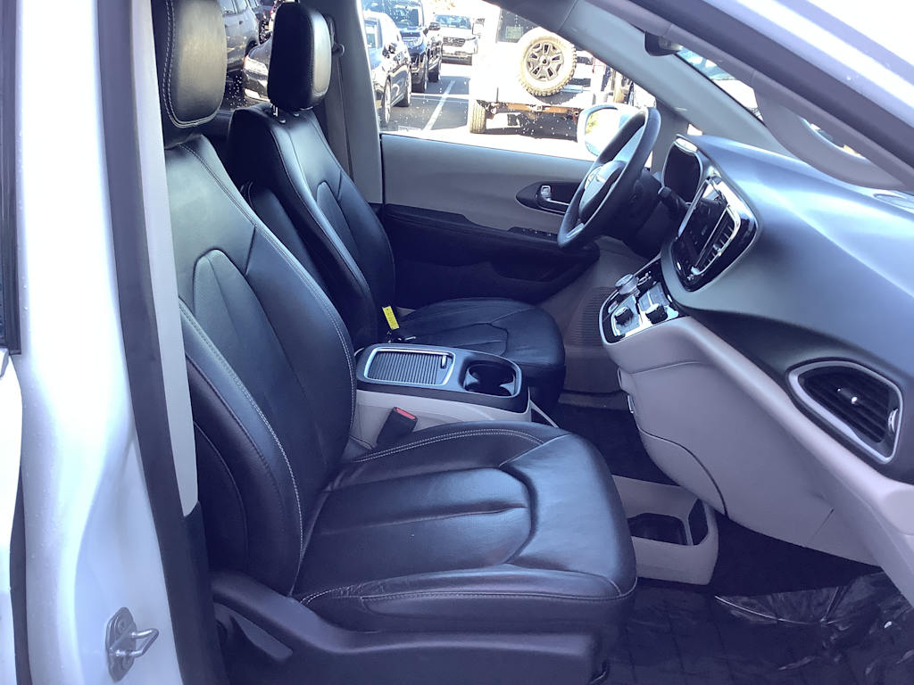 Thumbnail: 2022 Chrysler Pacifica - 12