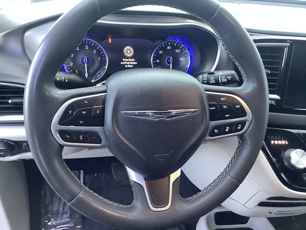 Thumbnail: 2022 Chrysler Pacifica - 10