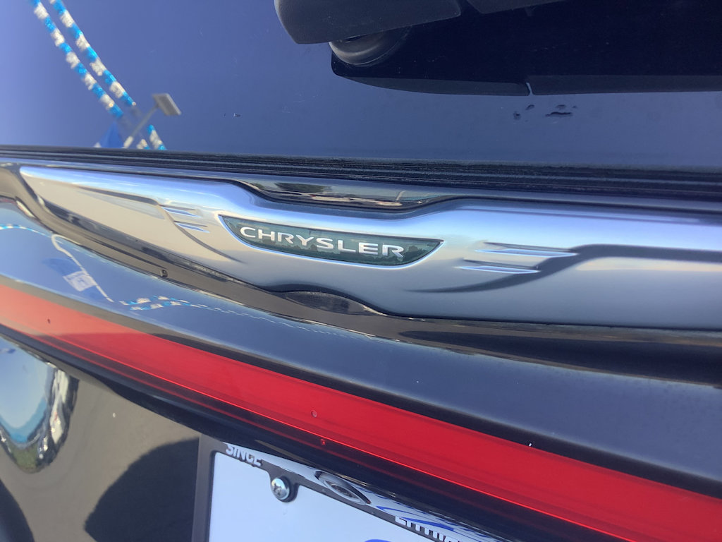 Thumbnail: 2023 Chrysler Pacifica - 7