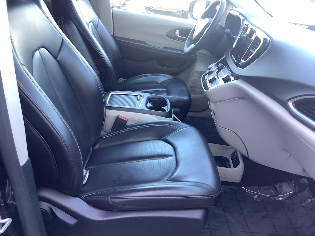 Thumbnail: 2023 Chrysler Pacifica - 12