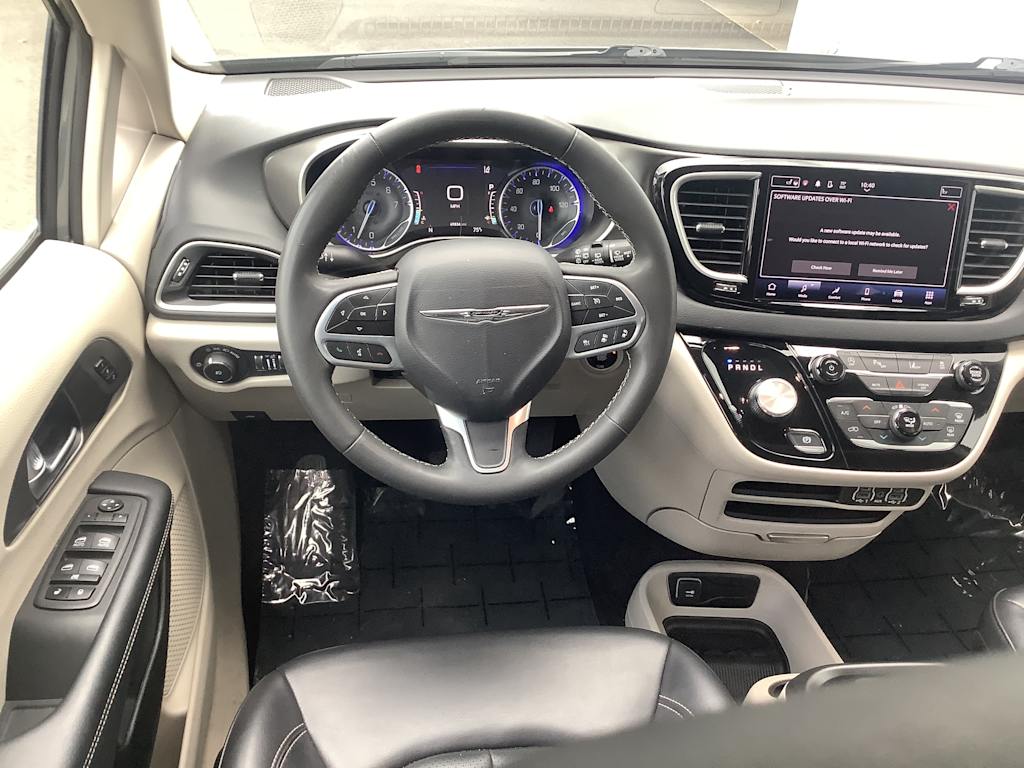 Thumbnail: 2023 Chrysler Pacifica - 10