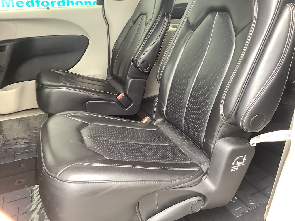 Thumbnail: 2023 Chrysler Pacifica - 18