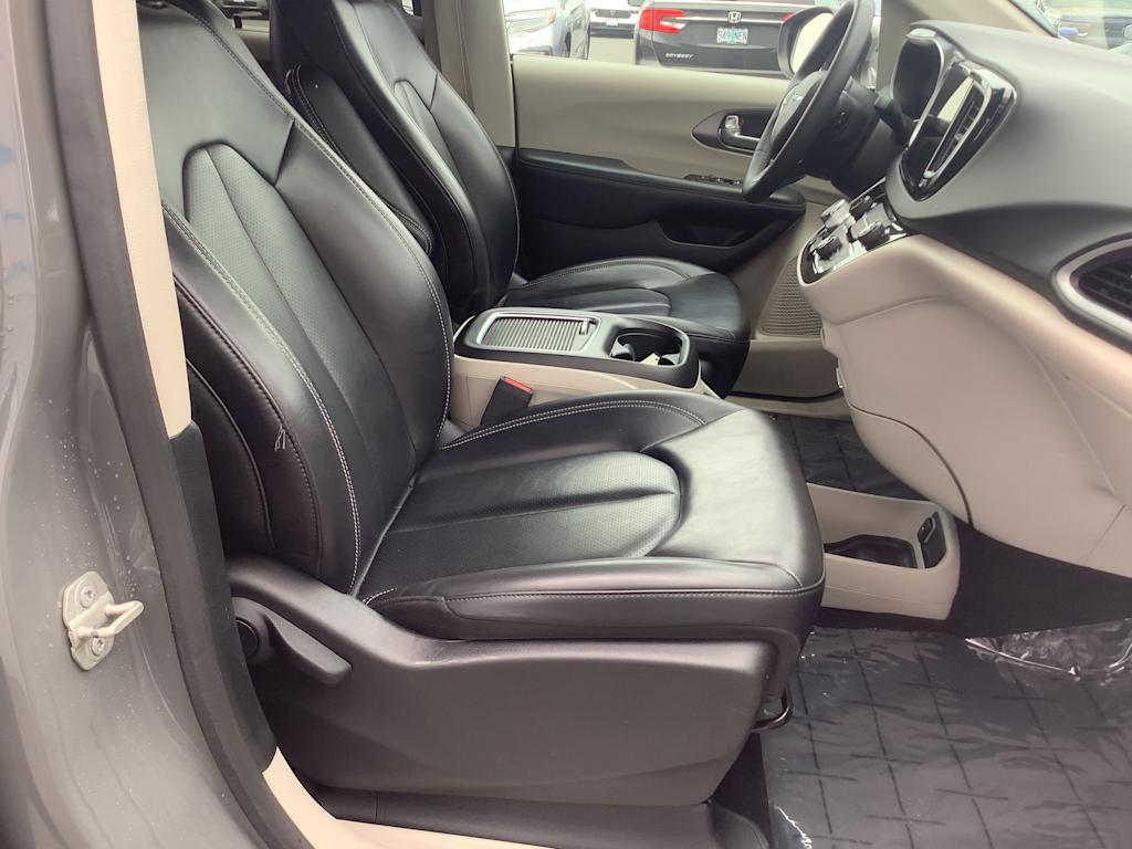 Thumbnail: 2023 Chrysler Pacifica - 12
