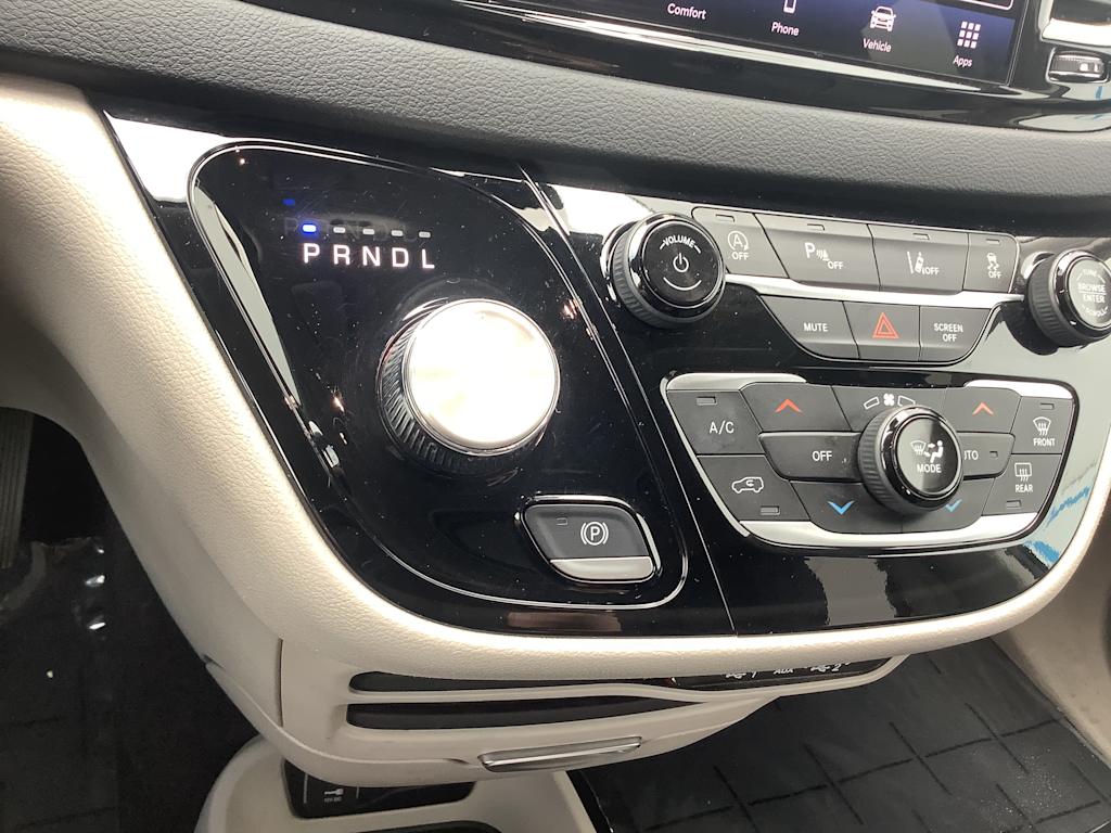 Thumbnail: 2023 Chrysler Pacifica - 21