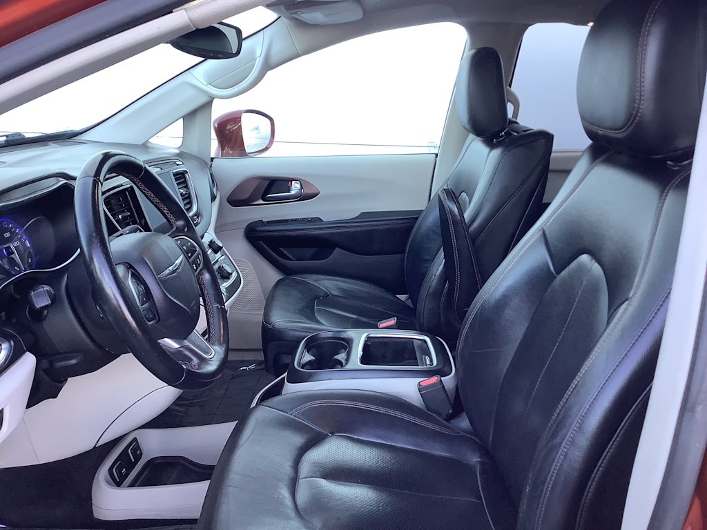 Thumbnail: 2018 Chrysler Pacifica - 11