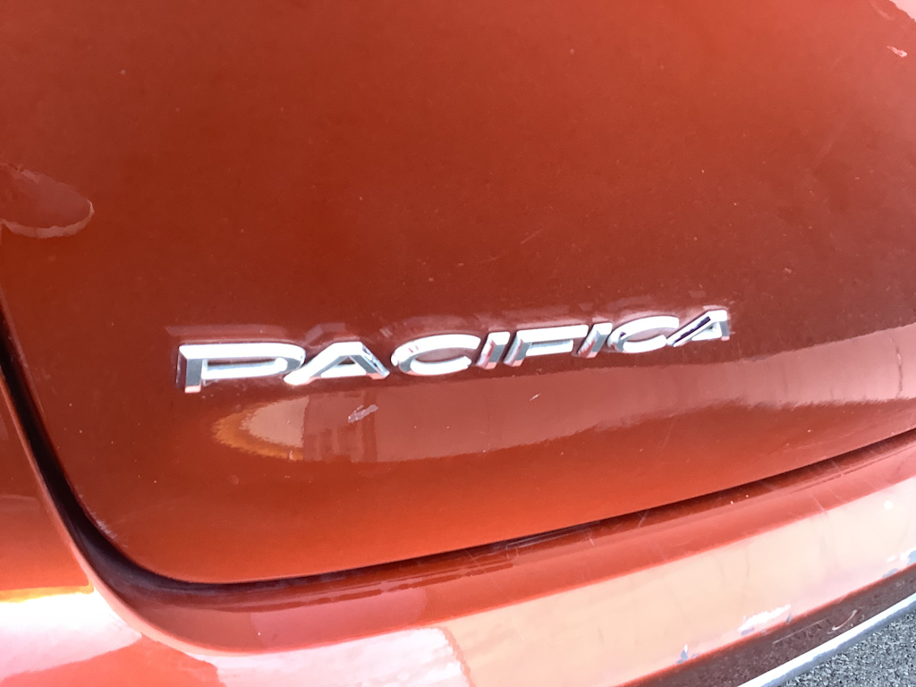 Thumbnail: 2018 Chrysler Pacifica - 7