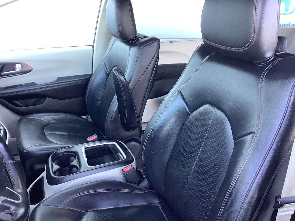 Thumbnail: 2018 Chrysler Pacifica - 12