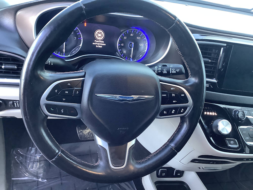 Thumbnail: 2018 Chrysler Pacifica - 10