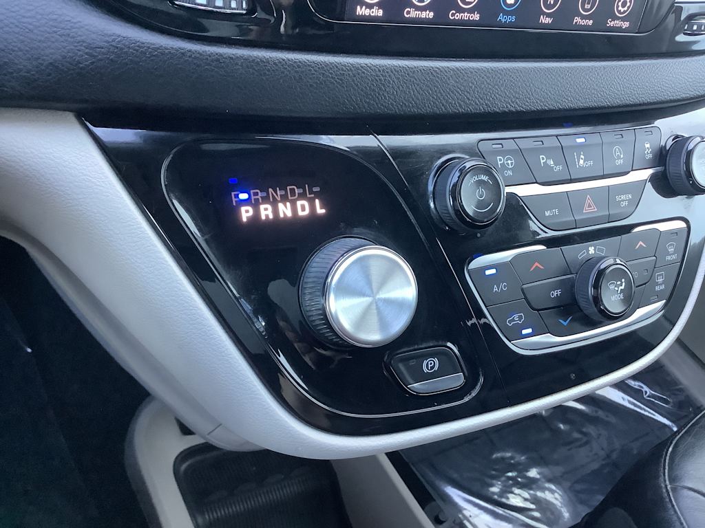Thumbnail: 2018 Chrysler Pacifica - 21