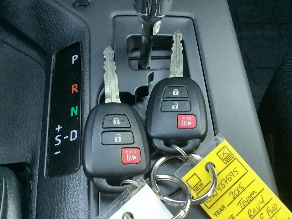 Thumbnail: 2018 Toyota RAV4 - 21