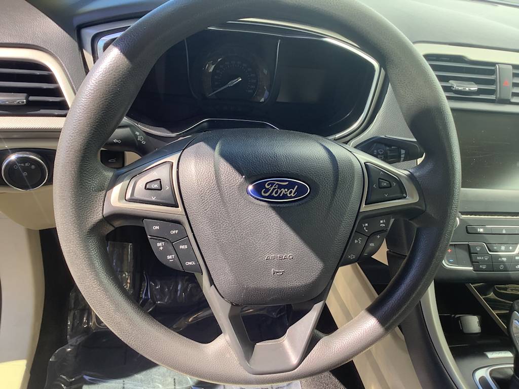 Thumbnail: 2016 Ford Fusion - 10