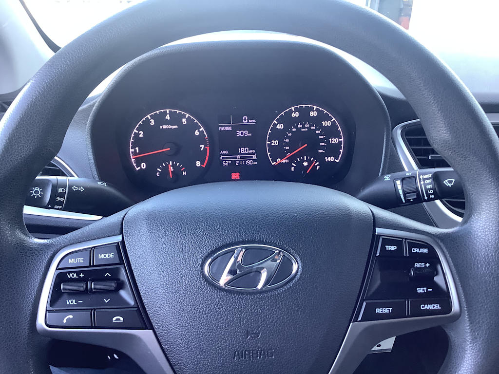 2018 Hyundai Accent SE 19