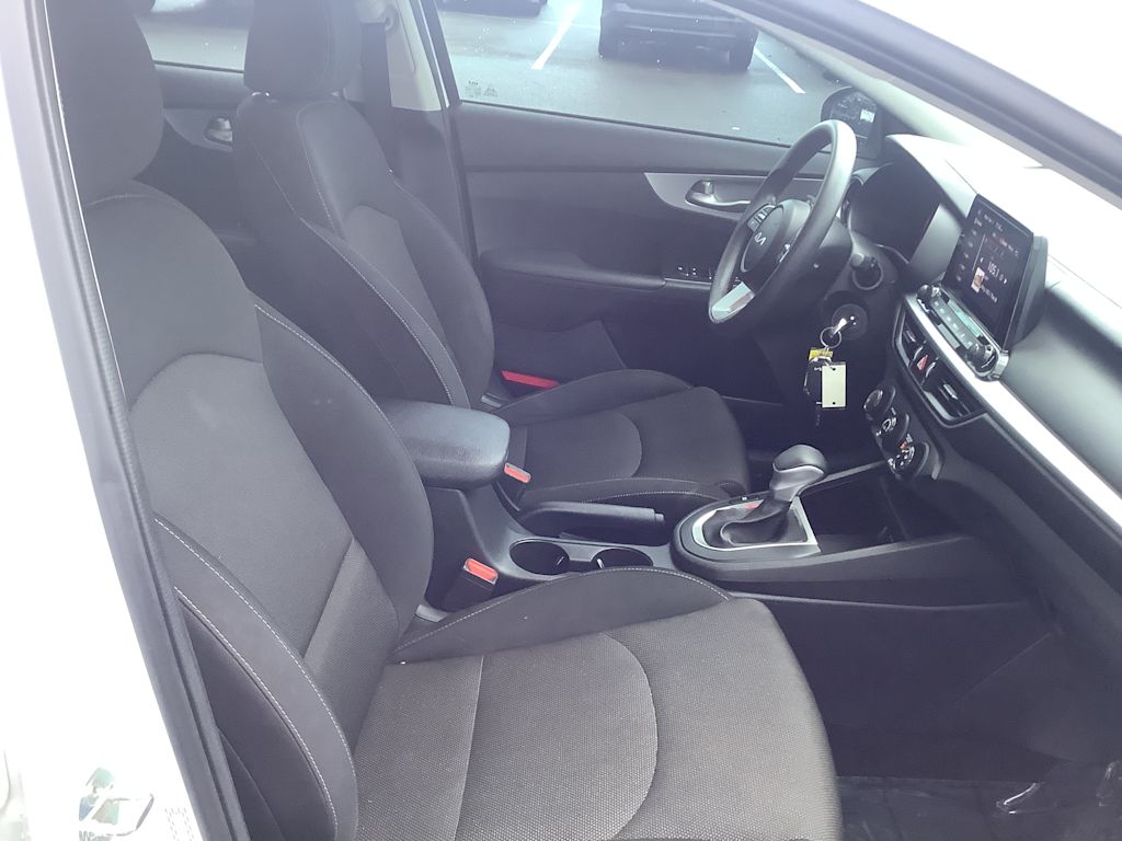2022 Kia Forte LXS 12