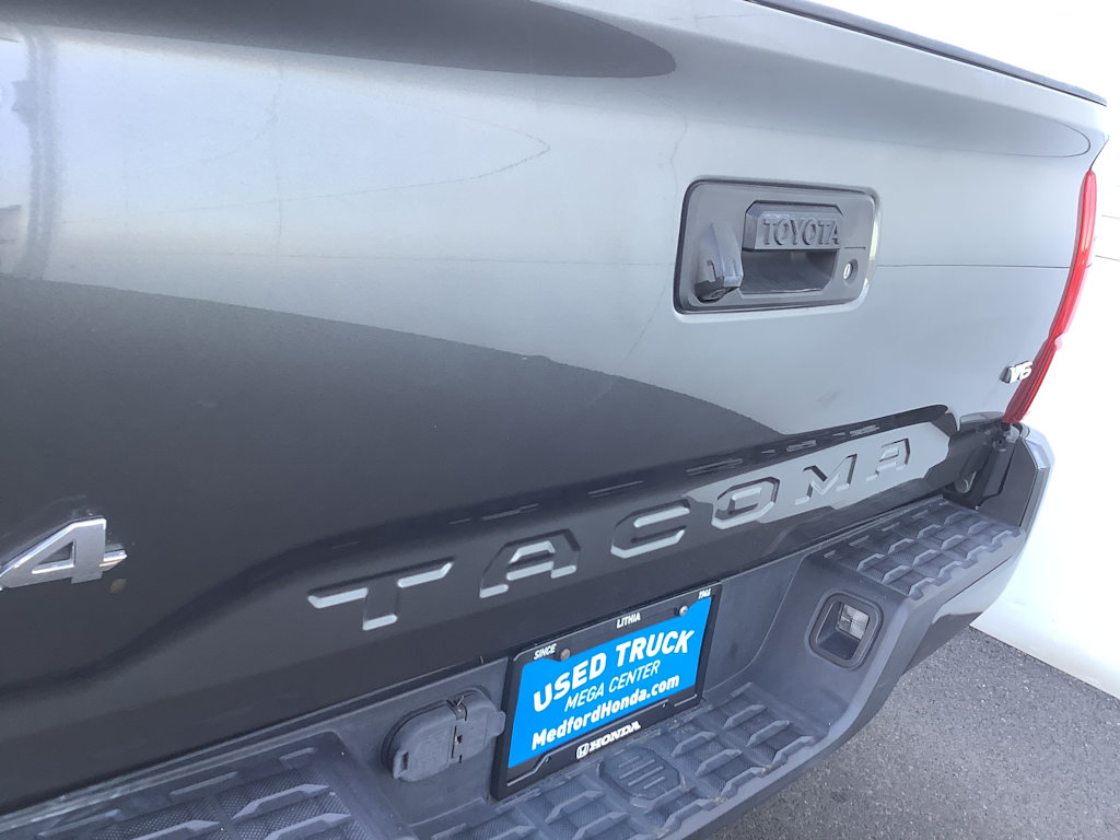 Thumbnail: 2018 Toyota Tacoma - 7