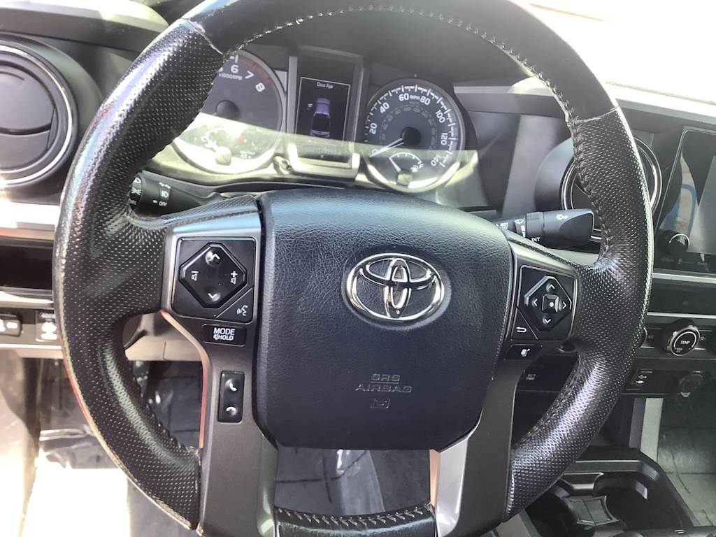 Thumbnail: 2016 Toyota Tacoma - 10