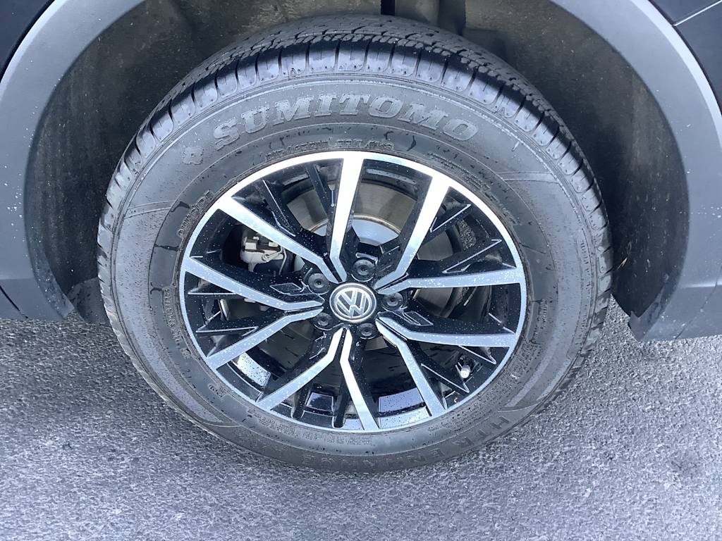 Thumbnail: 2021 Volkswagen Tiguan - 8
