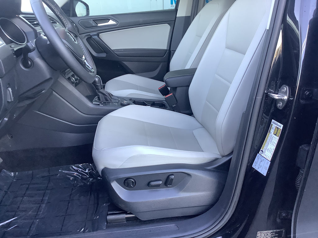 Thumbnail: 2021 Volkswagen Tiguan - 11