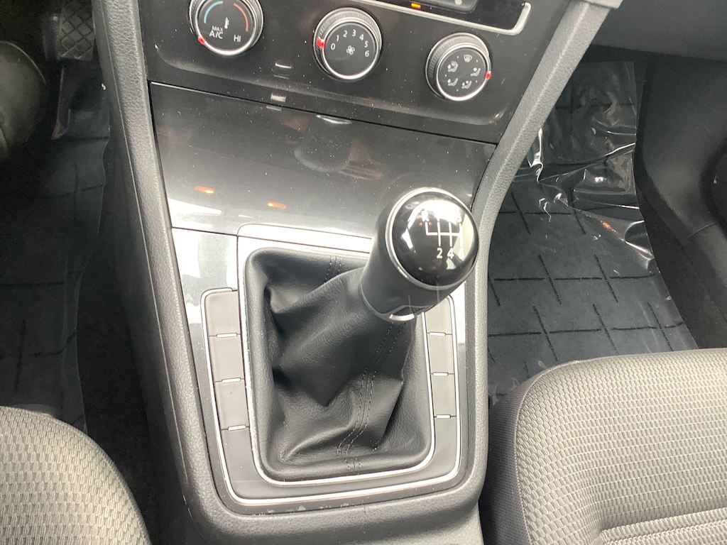 Thumbnail: 2019 Volkswagen Golf - 15