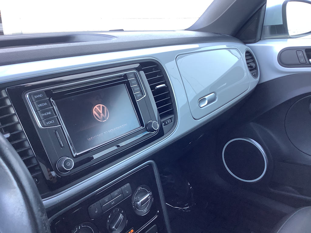 Thumbnail: 2017 Volkswagen Beetle - 20