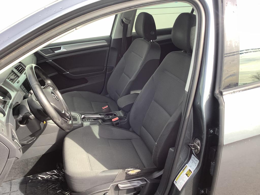 Thumbnail: 2016 Volkswagen Golf - 11