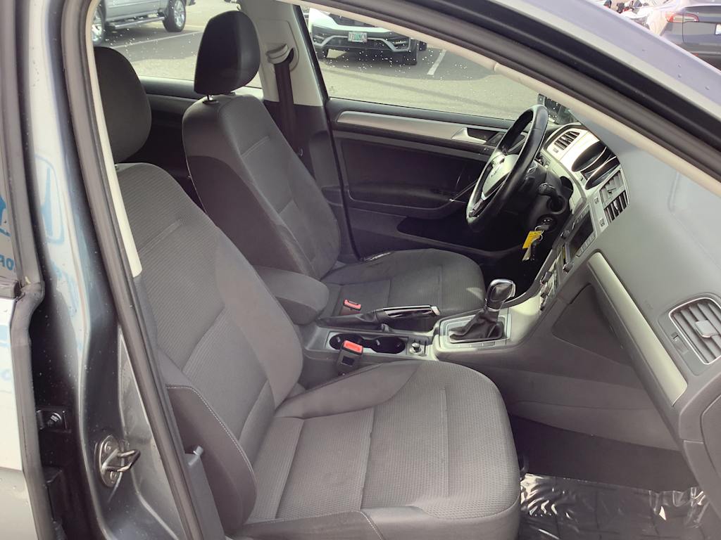 Thumbnail: 2016 Volkswagen Golf - 12