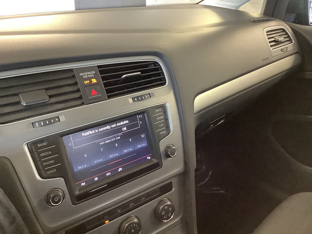 Thumbnail: 2016 Volkswagen Golf - 14