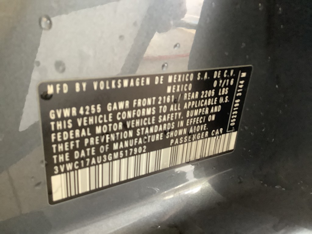 Thumbnail: 2016 Volkswagen Golf - 18