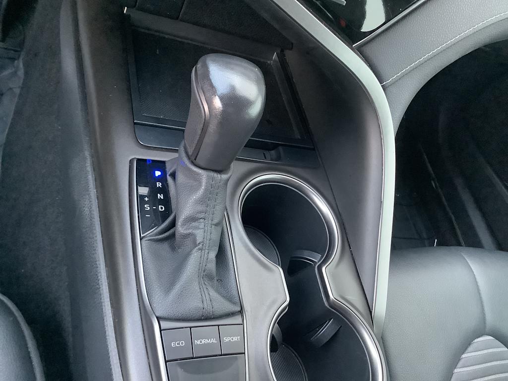 Thumbnail: 2022 Toyota Camry - 15