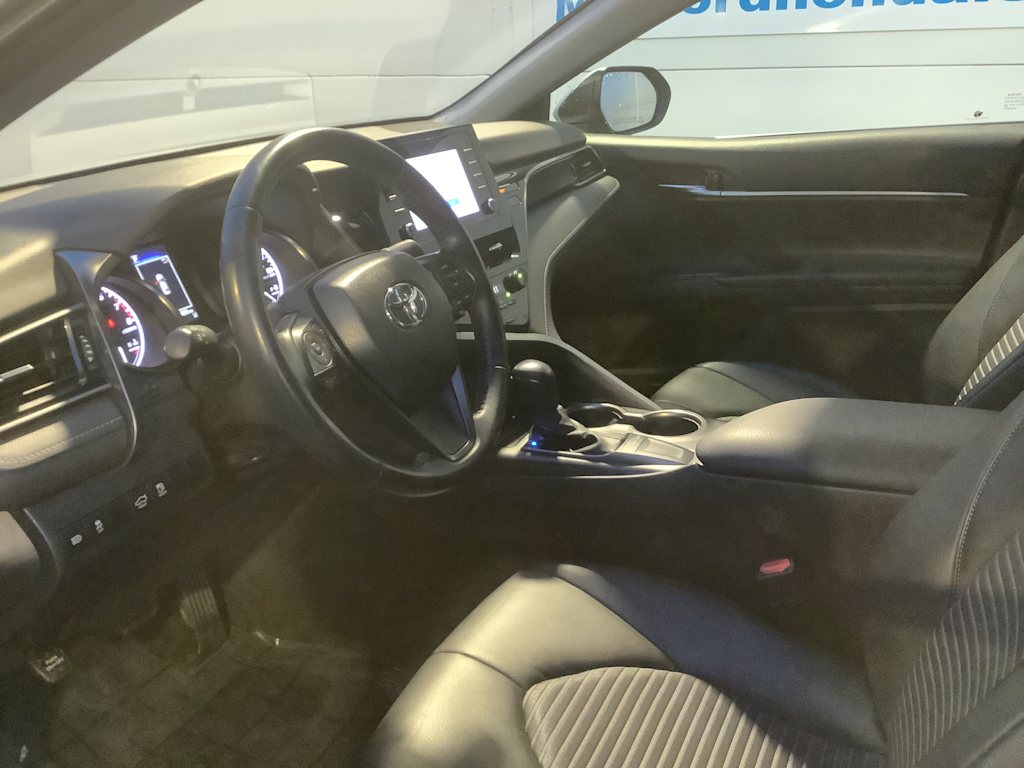 2022 Toyota Camry SE 2