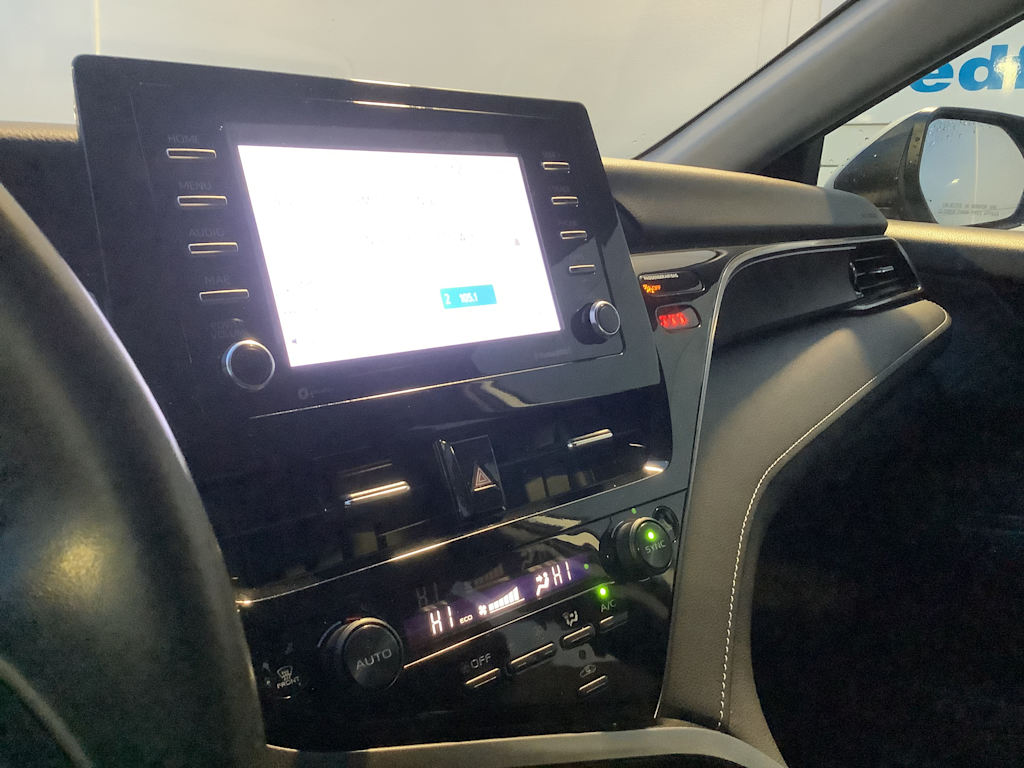 2022 Toyota Camry SE 14