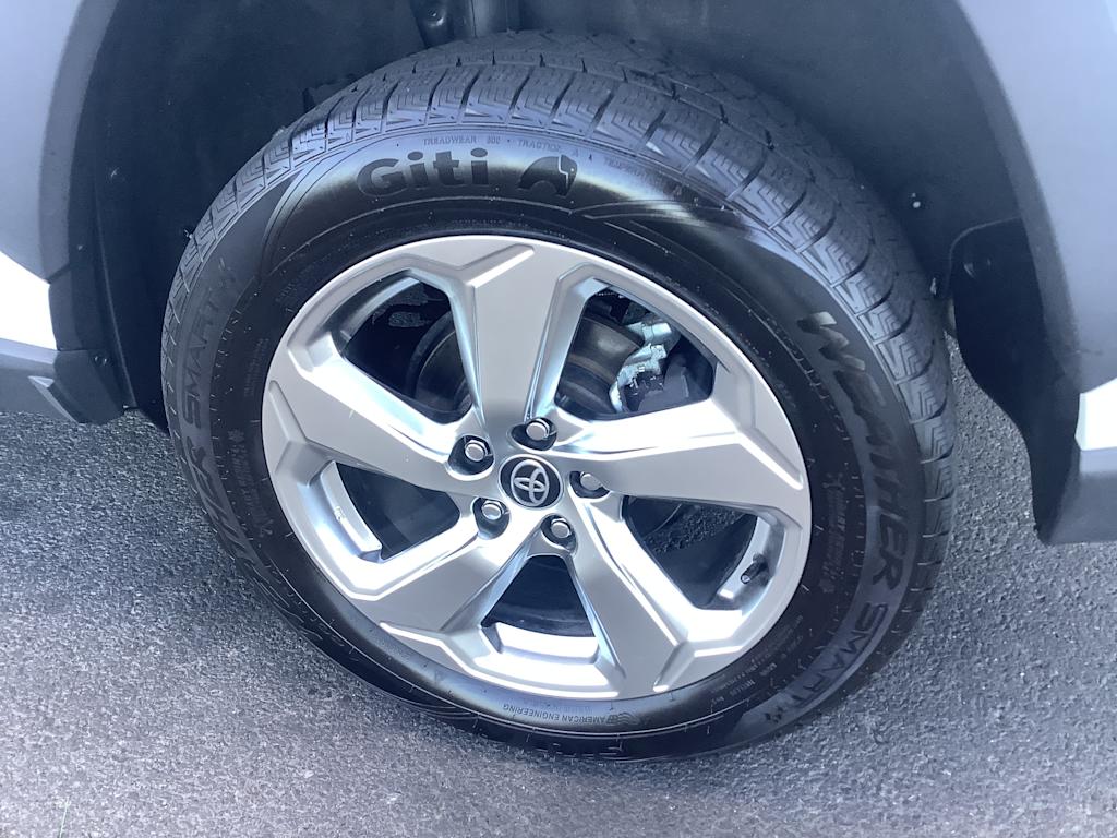 Thumbnail: 2021 Toyota RAV4 - 8