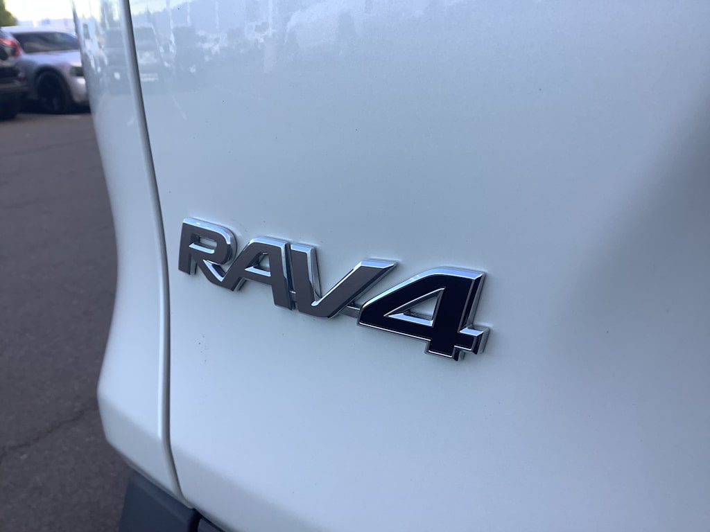 Thumbnail: 2021 Toyota RAV4 - 7