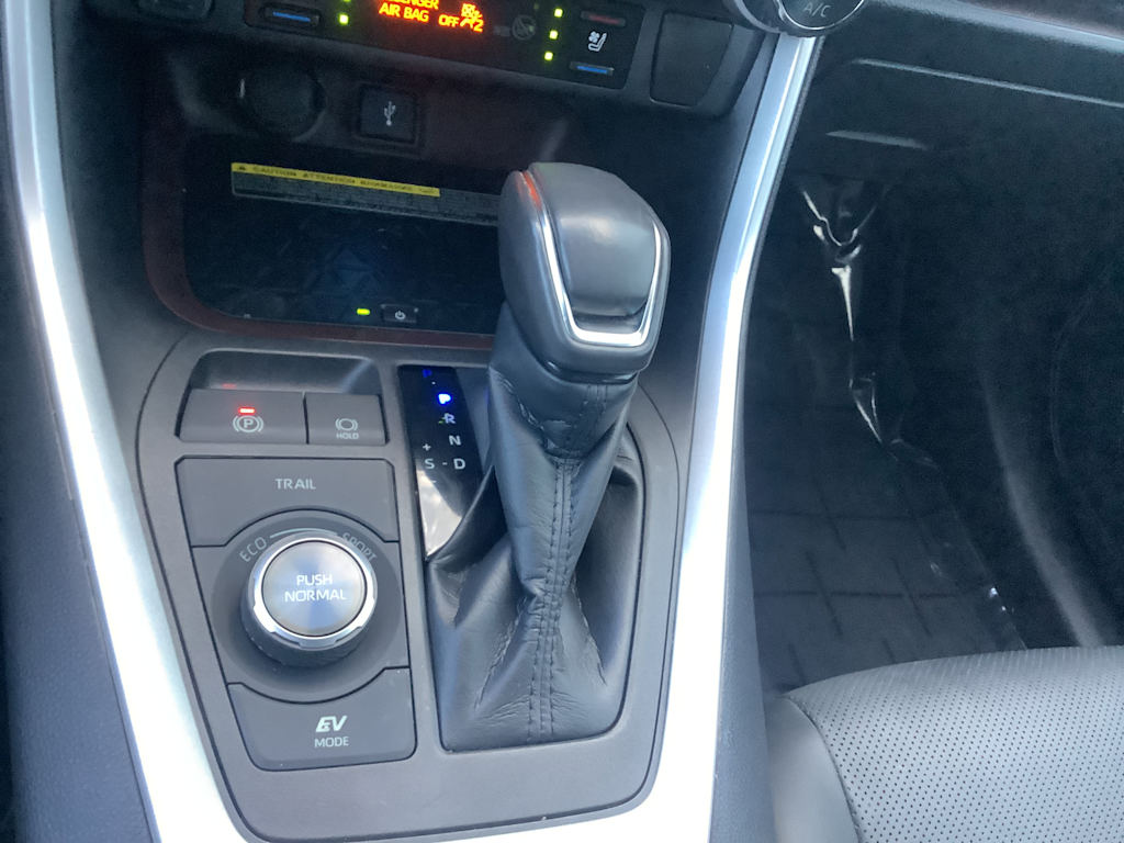 Thumbnail: 2021 Toyota RAV4 - 15