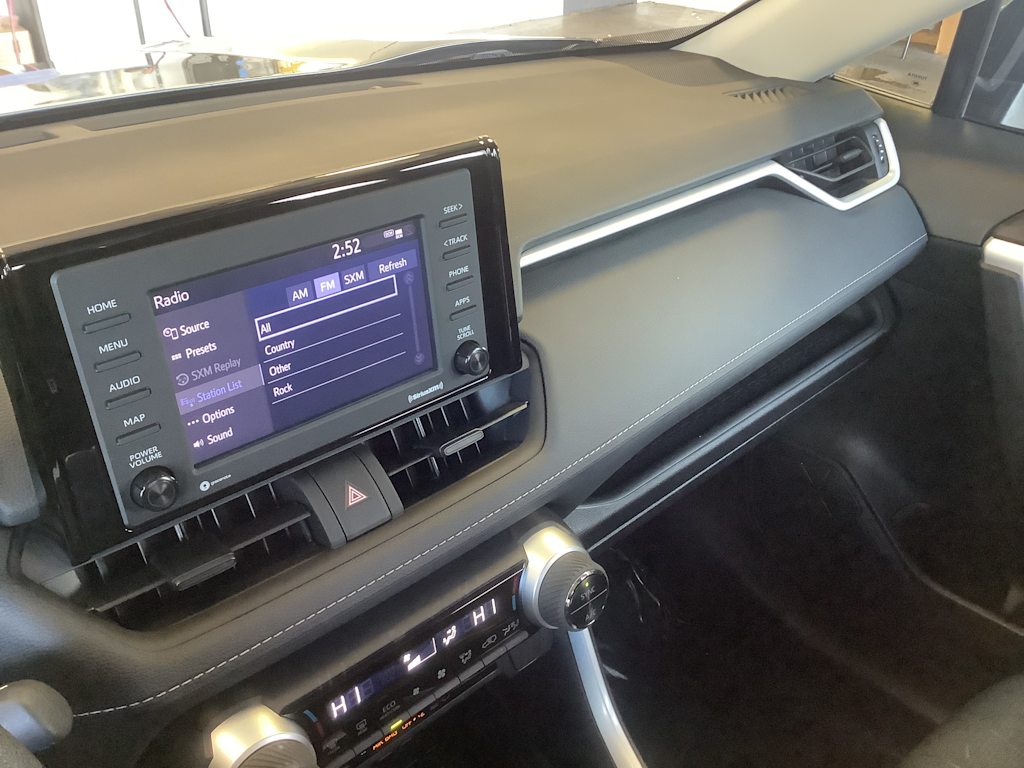 Thumbnail: 2022 Toyota RAV4 - 13