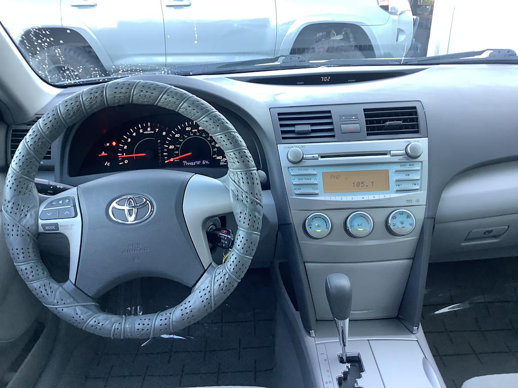 2009 Toyota Camry LE 10