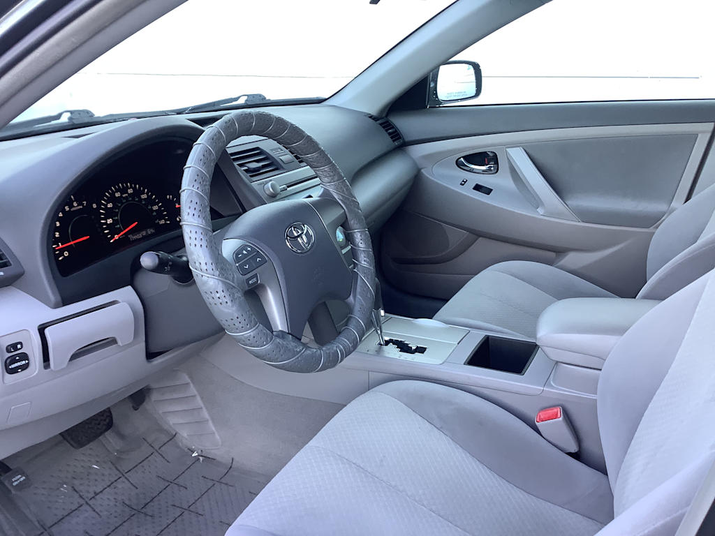 2009 Toyota Camry LE 2