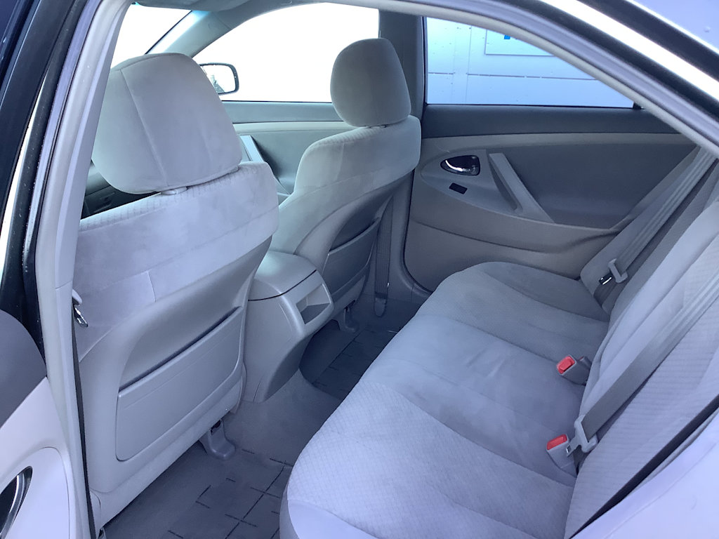 2009 Toyota Camry LE 13