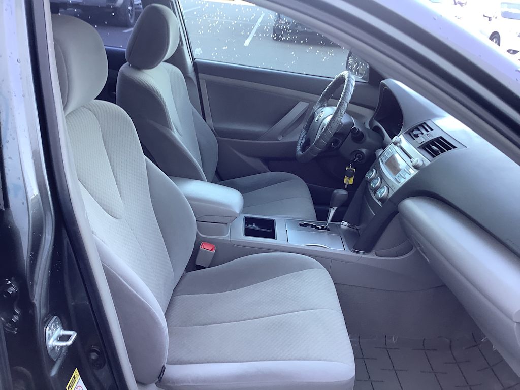 2009 Toyota Camry LE 12