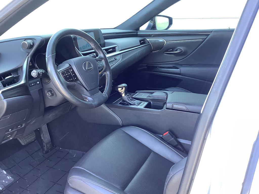 Thumbnail: 2019 Lexus ES - 10