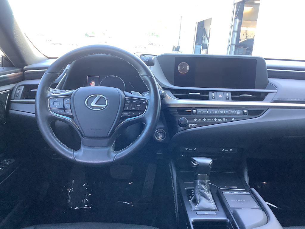 Thumbnail: 2019 Lexus ES - 2