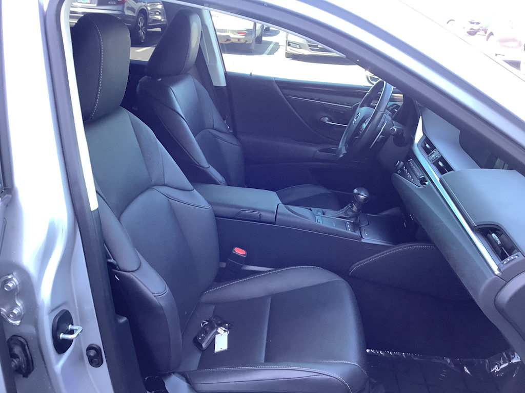Thumbnail: 2019 Lexus ES - 20