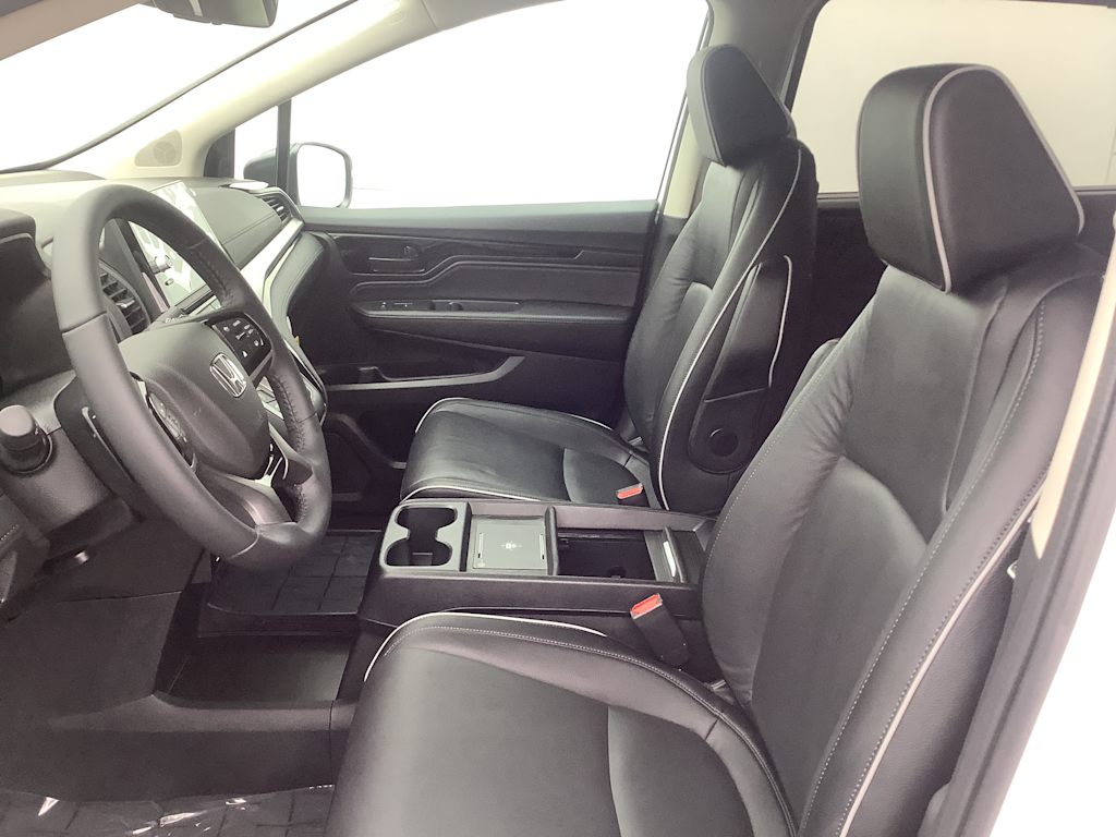 2025 Honda Odyssey Touring 11