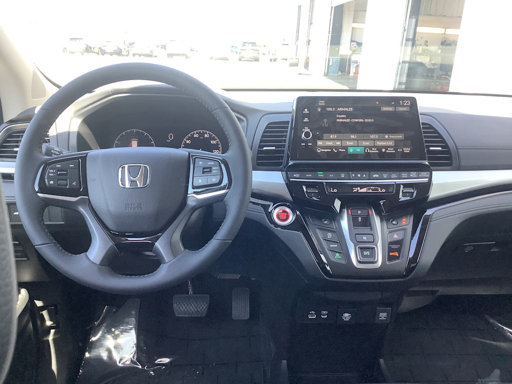 2025 Honda Odyssey Touring 2