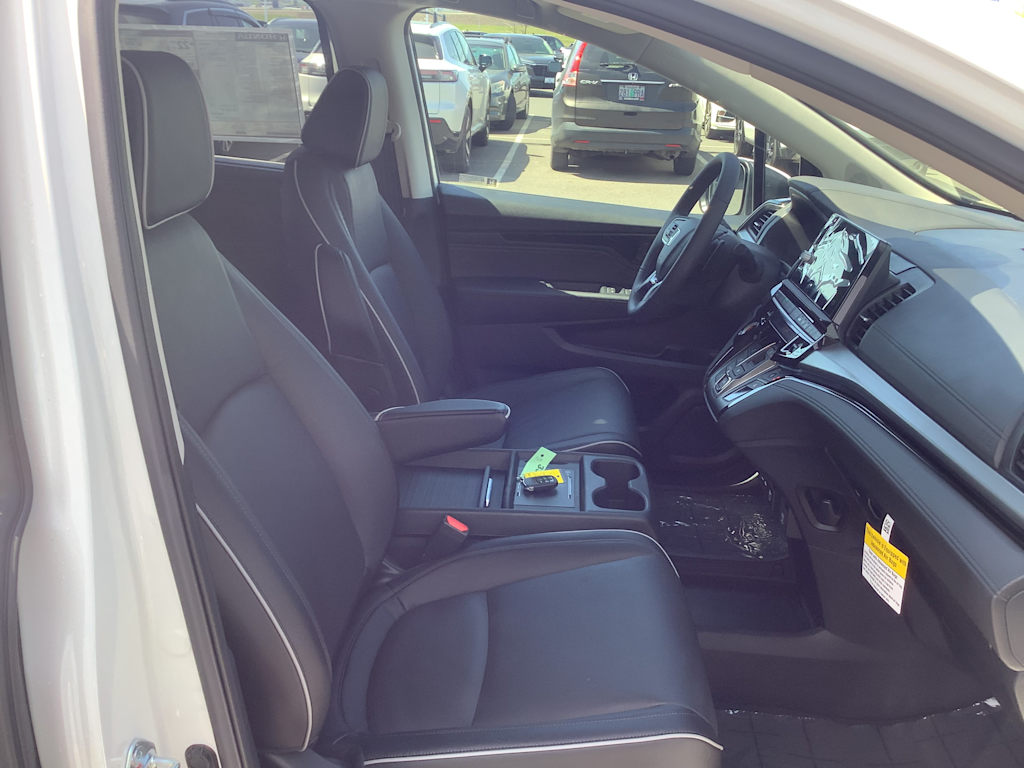 2025 Honda Odyssey Touring 19