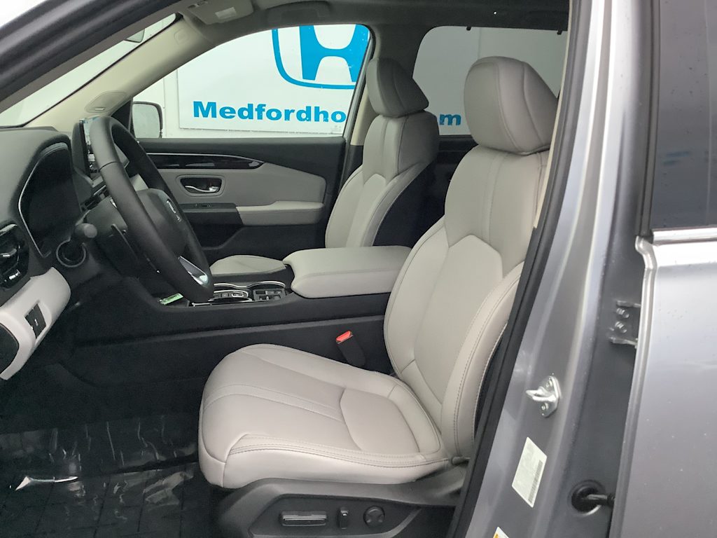 Thumbnail: 2025 Honda Pilot - 10