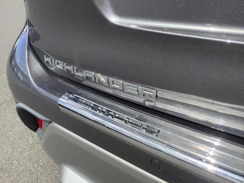 Thumbnail: 2021 Toyota Highlander - 7