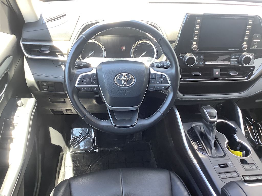 Thumbnail: 2022 Toyota Highlander - 10