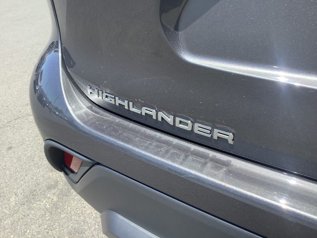 Thumbnail: 2022 Toyota Highlander - 7