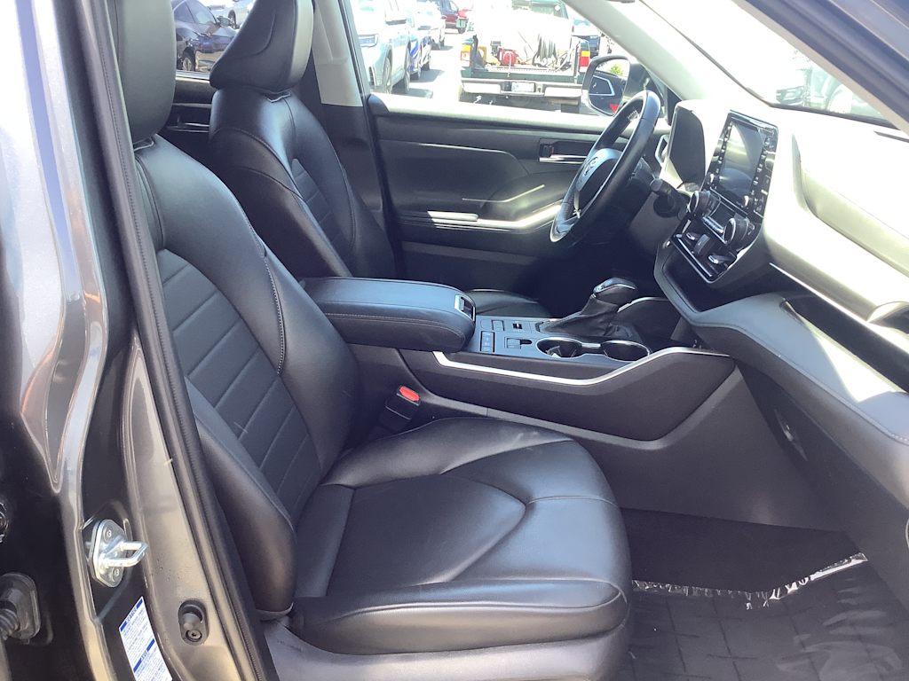 Thumbnail: 2022 Toyota Highlander - 12