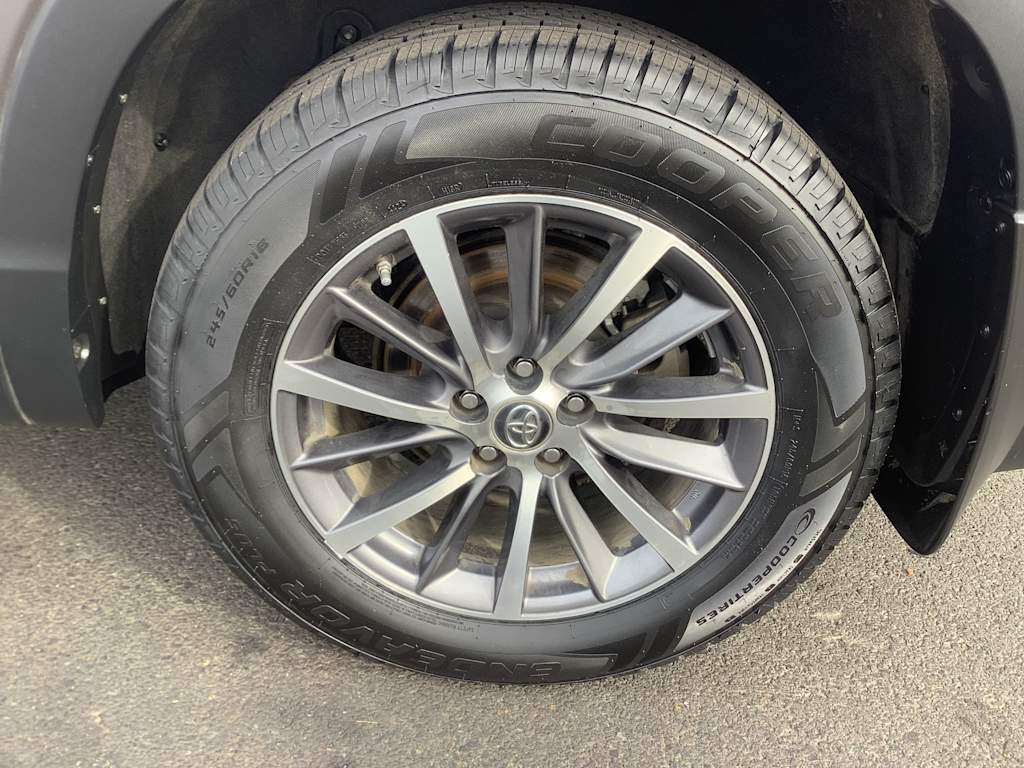 2019 Toyota Highlander XLE 8